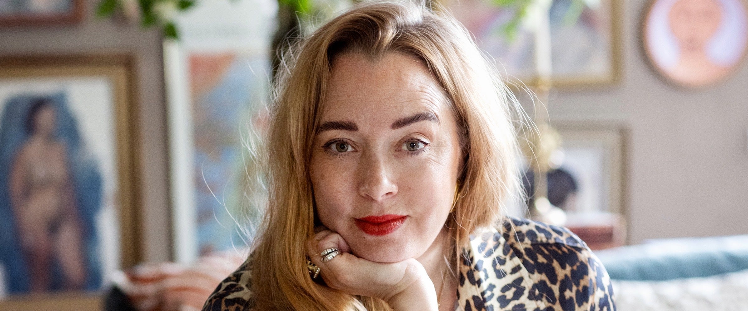 Närbild på Lisa Bengtsson i hemmiljö – en av ICONCUPS kreativa ikoner.