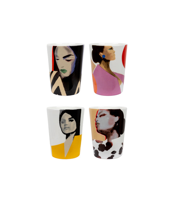 4-pack designmuggar med Sisters-motiv av Stina Persson – visade framifrån med färgstarka akvarellsiluetter